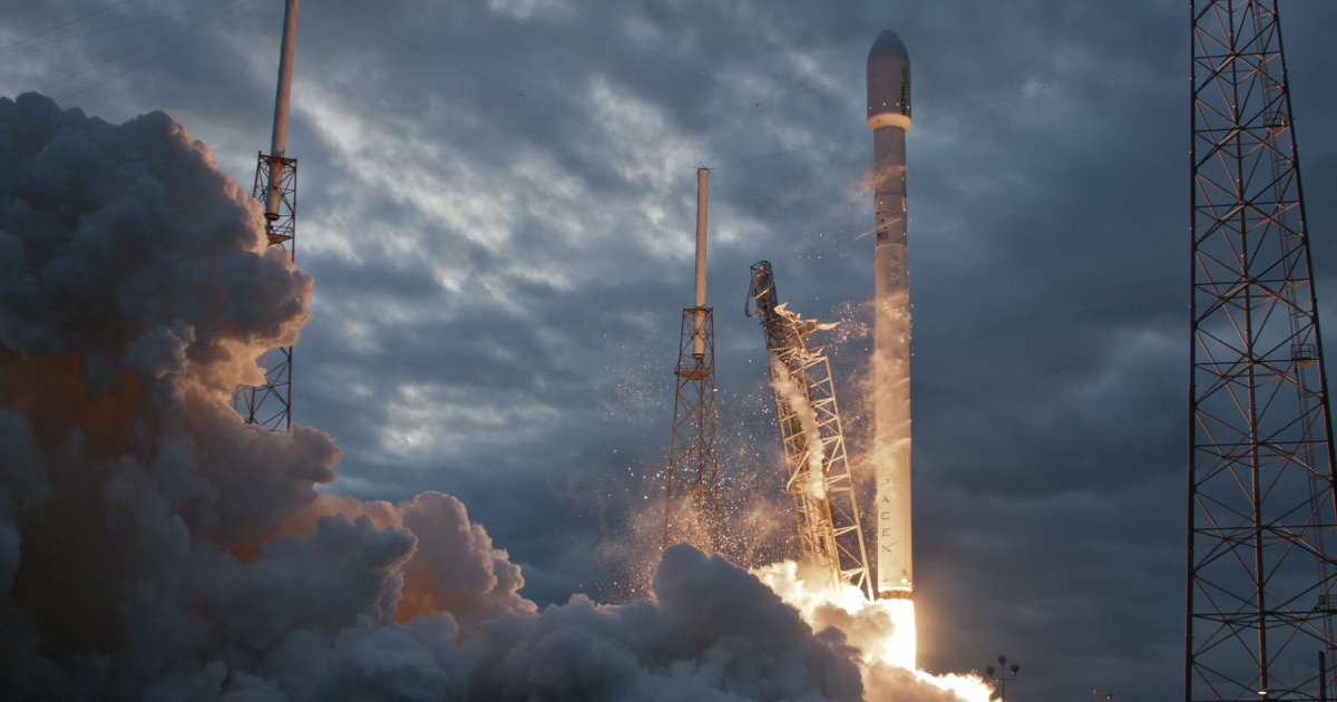 Starship/Super Heavy lifts off on second flight